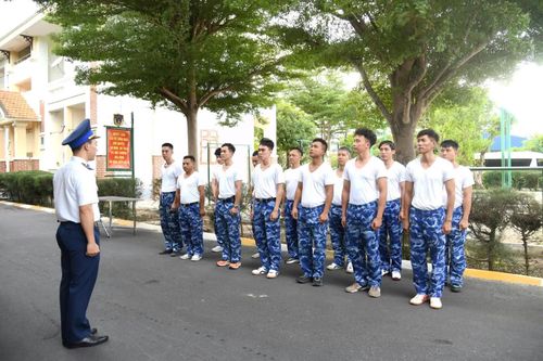 Bộ Tư lệnh Vùng Cảnh sát biển 3 kiểm tra tại Hải đoàn 32