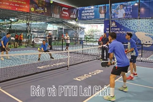 Giao lưu thể thao chào mừng Ngày Doanh nhân Việt Nam và Ngày Phụ nữ Việt Nam