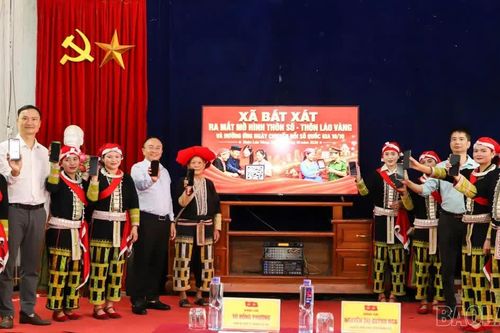 Bát Xát ra mắt mô hình “Thôn số” gắn với du lịch cộng đồng tại thôn Láo Vàng