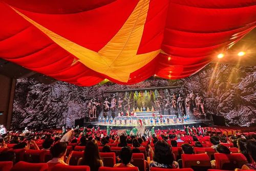 Đánh thức lịch sử bằng ngôn ngữ đương đại