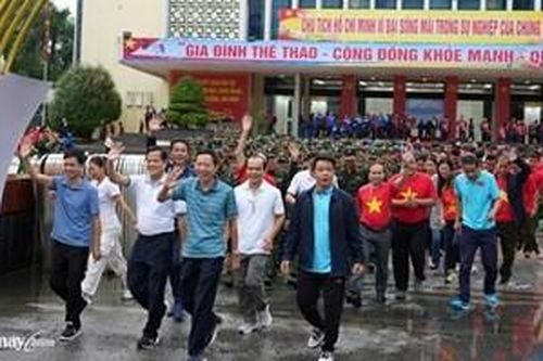 Hơn 1.000 người hưởng ứng lễ phát động 'Mỗi người dân lựa chọn ít nhất một môn thể thao'