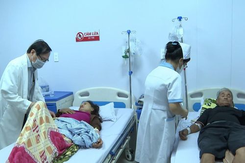 Quảng Ngãi tích cực cấp cứu gần 20 bệnh nhân bị ngộ độc sau ăn bánh mỳ