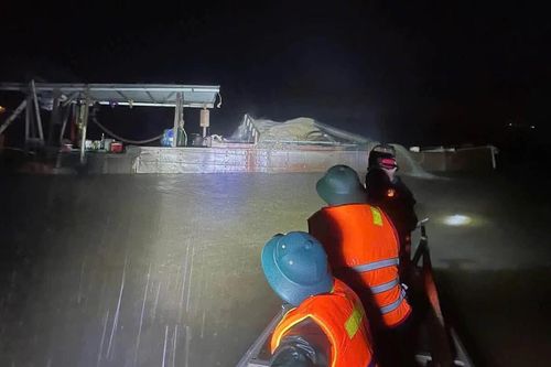 Quảng Trị: Liên tiếp phát hiện thuyền hút cát có dấu hiệu trái phép trên sông Gianh
