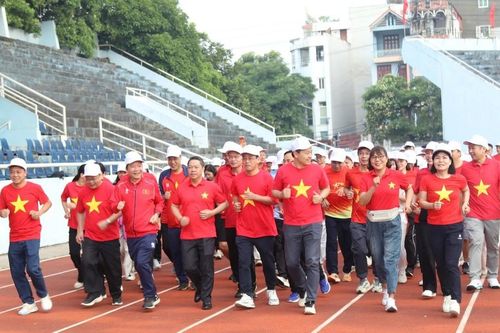 Gần 2.000 người tham gia lễ phát động phong trào toàn dân tập luyện thể thao tại Lạng Sơn
