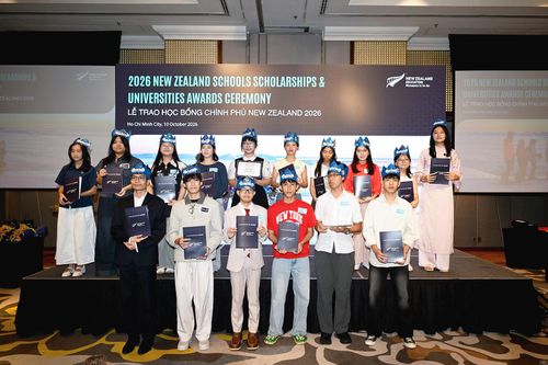 5 học sinh Việt Nam vừa tròn 14 tuổi nhận học bổng Chính phủ New Zealand