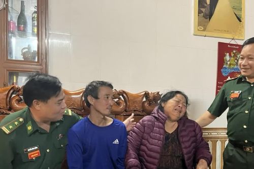 Gần 8 giờ lênh đênh trên biển, ngư dân bị chìm tàu đã bơi vào bờ an toàn