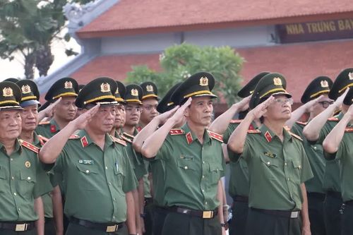 Cục Tổ chức cán bộ sinh hoạt chính trị chào mừng kỷ niệm 69 năm ngày thành lập
