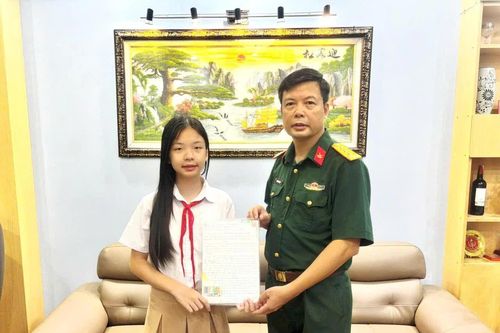 Nửa chiếc bánh mì ấm áp ngày mưa