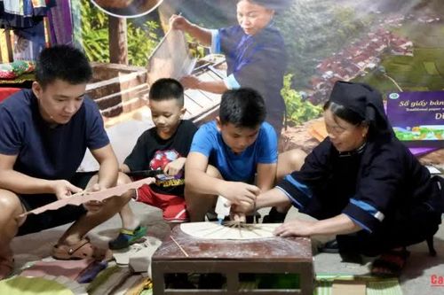 Sắc màu làng nghề truyền thống giữa lòng phố đi bộ Kim Đồng