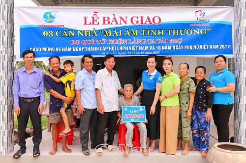 Bàn giao 3 căn nhà Mái ấm tình thương cho phụ nữ khó khăn