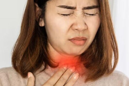 Viêm họng do virus và vi khuẩn khác nhau thế nào?