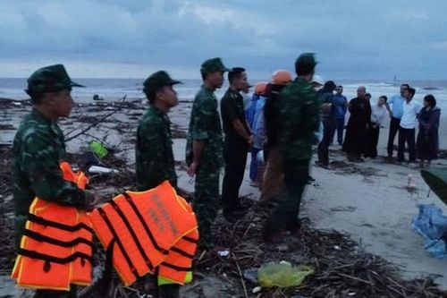 Quảng Trị khen thưởng nam thanh niên dũng cảm cứu 4 học sinh bị sóng cuốn