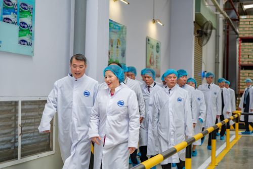 Thủ tướng Chính phủ Lê Minh Hưng thăm dự án Vinamilk tại Campuchia