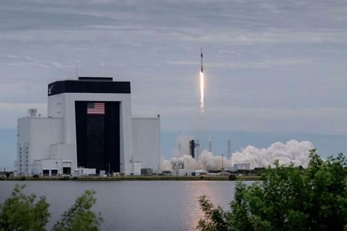 Công nghệ 10/10: SpaceX lấn sân viễn thông, Adobe có đối thủ AI miễn phí