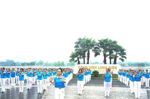 Phụ nữ Việt Hưng khỏe, đẹp, tự tin qua những điệu dân vũ