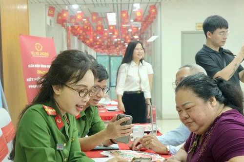 Phường Đống Đa tổ chức Ngày hội chuyển đổi số