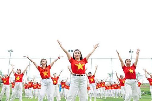 Hơn 30.000 phụ nữ đồng diễn dân vũ chào mừng Ngày Giải phóng Thủ đô