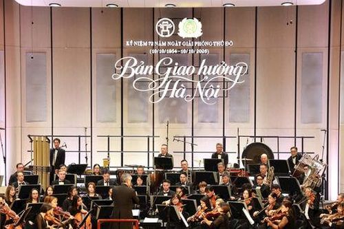 Xúc động chương trình nghệ thuật đặc biệt 'Bản giao hưởng Hà Nội'