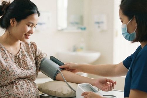 Những dấu hiệu và biến chứng nguy hiểm của tiền sản giật