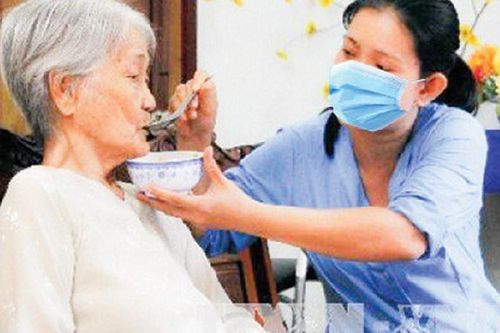 Chăm sóc toàn diện người cao tuổi trong bối cảnh già hóa dân số