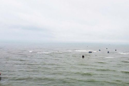 Tàu chìm, ngư dân bơi 8 tiếng trên biển vào bờ an toàn