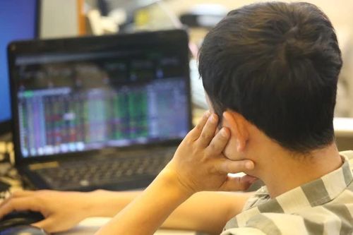 Lãi suất cao tiếp tục gây sức ép lên thanh khoản thị trường chứng khoán