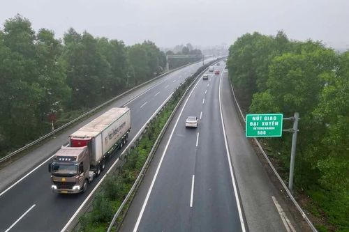 Giảm tốc độ tối đa còn 100km/h trên cao tốc Cầu Giẽ- Ninh Bình