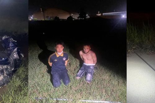 Công an xã Sóc Sơn phát hiện 2 thanh thiếu niên mang theo hung khí trong đêm