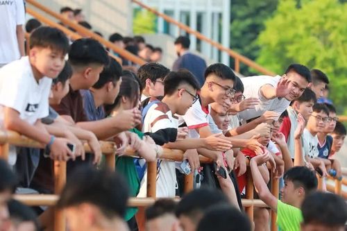 Kỷ lục khán giả trong ngày mở màn Giải bóng đá học sinh THPT Hà Nội 2026
