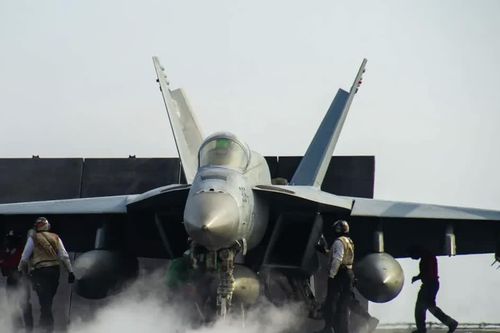 Tiêm kích EA-18G Growler mang những vũ khí nào và có thể tự chiến đấu ra sao?