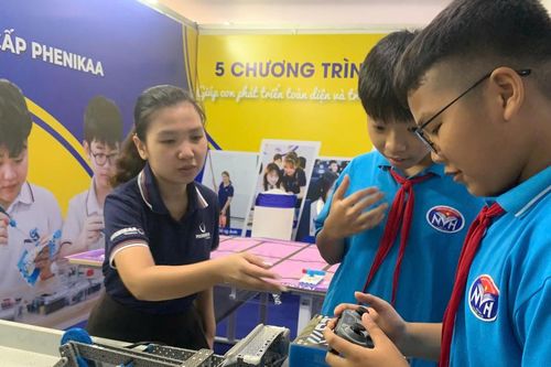 Dạy trẻ cách sử dụng công nghệ thay vì cấm đoán