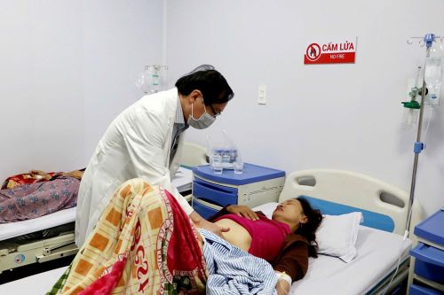 Số ca nghi ngộ độc bánh mì ở Quảng Ngãi tăng nhanh, đã có 105 người nhập viện