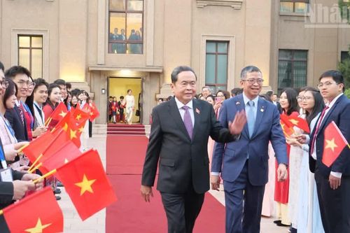 Chủ tịch Quốc hội Trần Thanh Mẫn thăm Đại sứ quán và cộng đồng người Việt Nam tại Trung Quốc