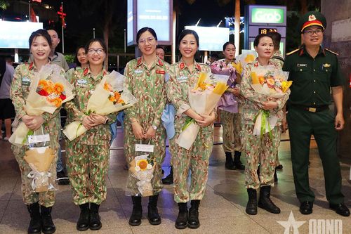 Những quân nhân cuối cùng của Bệnh viện dã chiến cấp 2 số 7 hoàn thành nhiệm vụ tại Nam Sudan trở về Tổ quốc
