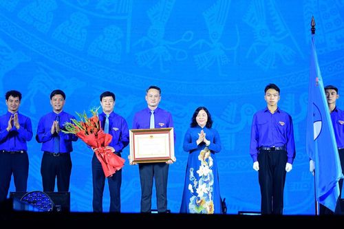 Hội Liên hiệp Thanh niên Việt Nam đón nhận Huân chương Lao động hạng Nhất