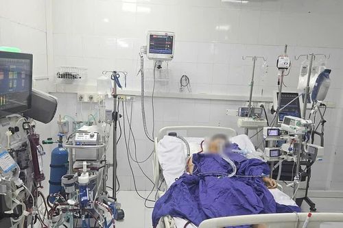 Bị cảm cúm nhẹ, nam bệnh nhân mắc suy hô hấp nặng
