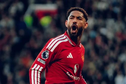 Tiền đạo Man Utd bị CĐV kêu gọi thay ra giữa trận đấu với Tottenham