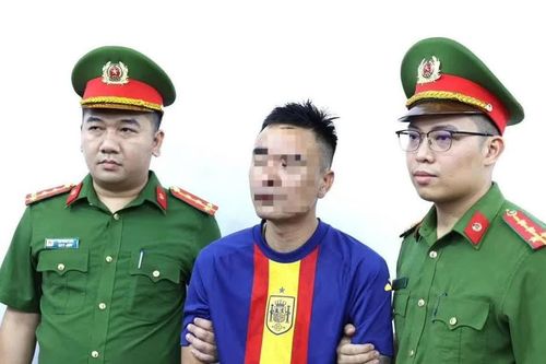 Khởi tố người đàn ông dùng điện thoại livestream xúc phạm bảo vệ nhà hàng ở Ninh Bình