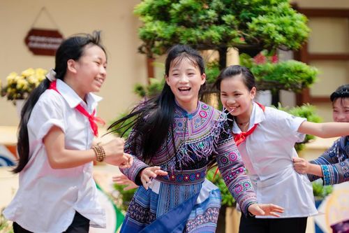 Ngày Quốc tế Trẻ em gái 11/10: Phát động chiến dịch toàn cầu 'Viết lại tương lai em gái'