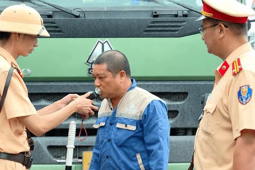 9 tháng đầu năm, CSGT Quảng Ninh tước hơn 1.200 giấy phép lái xe