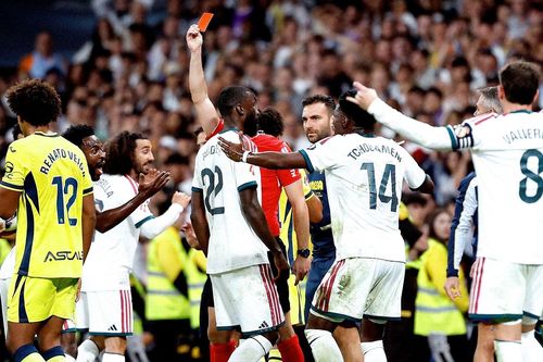 Vinicius bị đuổi, Diomande giải nguy cho Real Madrid và Mourinho