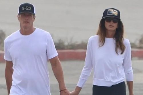 Siêu mẫu Cindy Crawford lần đầu lộ diện sau nỗi đau mất con trai