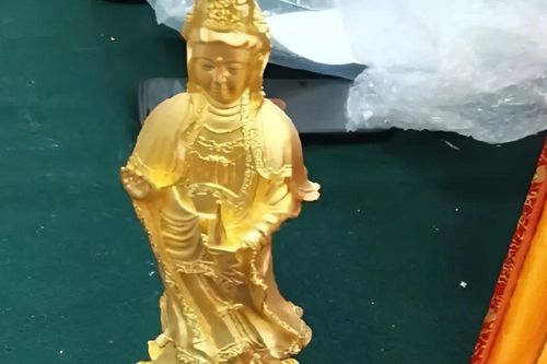 Doanh nhân mạnh tay chi tiền đấu giá tượng, mang về mới phát hiện sự thật