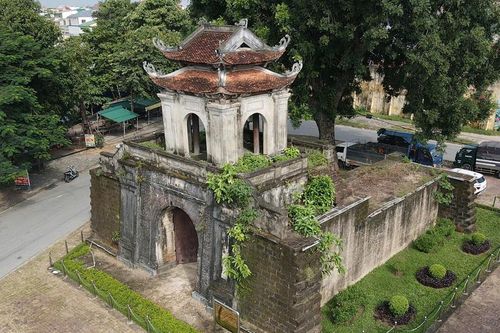 Dấu tích thành cổ hơn 200 năm giữa lòng đô thị