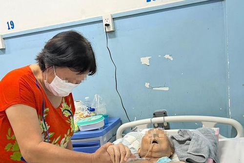 Con cái chăm sóc bằng tấm lòng nhưng sao thành làm đau cha mẹ?