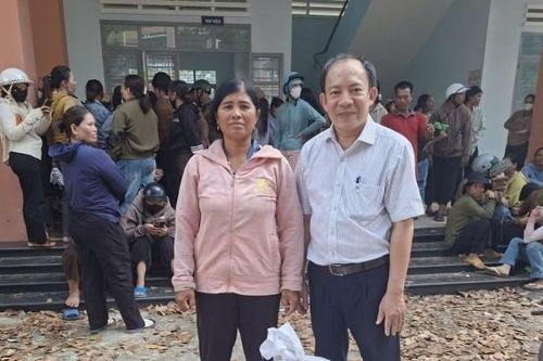 Ngôi trường vùng biên Gia Lai phát gạo, tiền hỗ trợ cho 751 học sinh