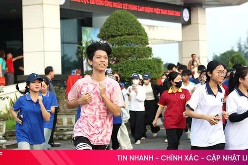 Gần 2.000 sinh viên Đại học Hà Tĩnh hưởng ứng giải chạy UpRace 2026