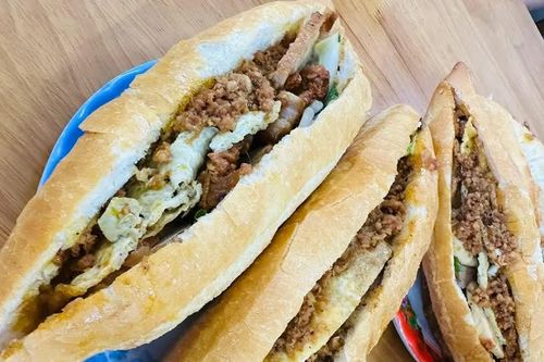 Bộ Y tế chỉ đạo khẩn vụ 18 người nghi ngộ độc bánh mỳ ở Quảng Ngãi