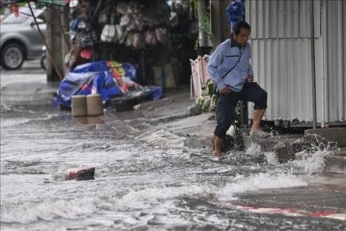 Tổn thất tài sản trong lũ, nhiều tiểu thương Bangkok chật vật tìm khả năng kiếm sống