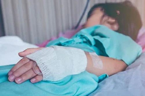 Bé gái 4 tuổi mắt thâm tím như 'gấu trúc', bác sĩ cảnh báo bệnh nguy hiểm khiến mẹ bật khóc vì bỏ qua dấu hiệu quen thuộc